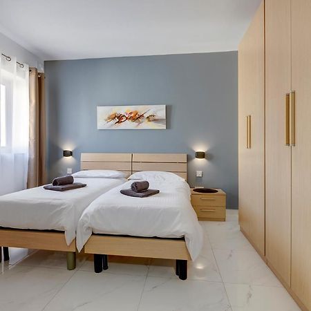 Apartamento Chic 2Br Penthouse Steps From The Promenade Sliema Exterior foto