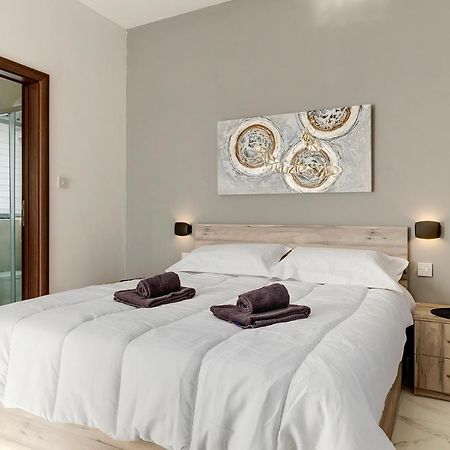 Apartamento Chic 2Br Penthouse Steps From The Promenade Sliema Exterior foto