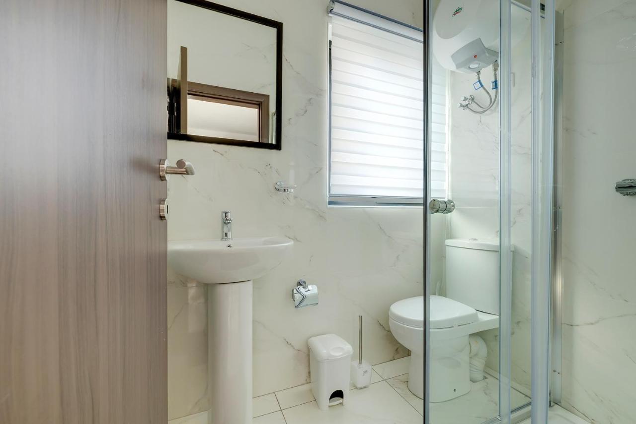Apartamento Chic 2Br Penthouse Steps From The Promenade Sliema Exterior foto