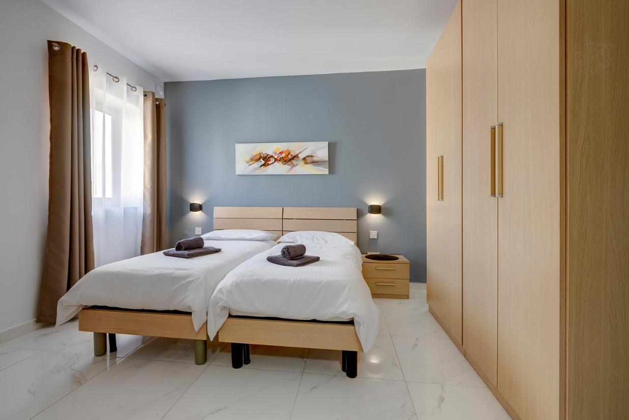 Apartamento Chic 2Br Penthouse Steps From The Promenade Sliema Exterior foto