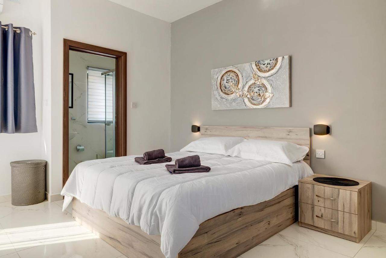 Apartamento Chic 2Br Penthouse Steps From The Promenade Sliema Exterior foto
