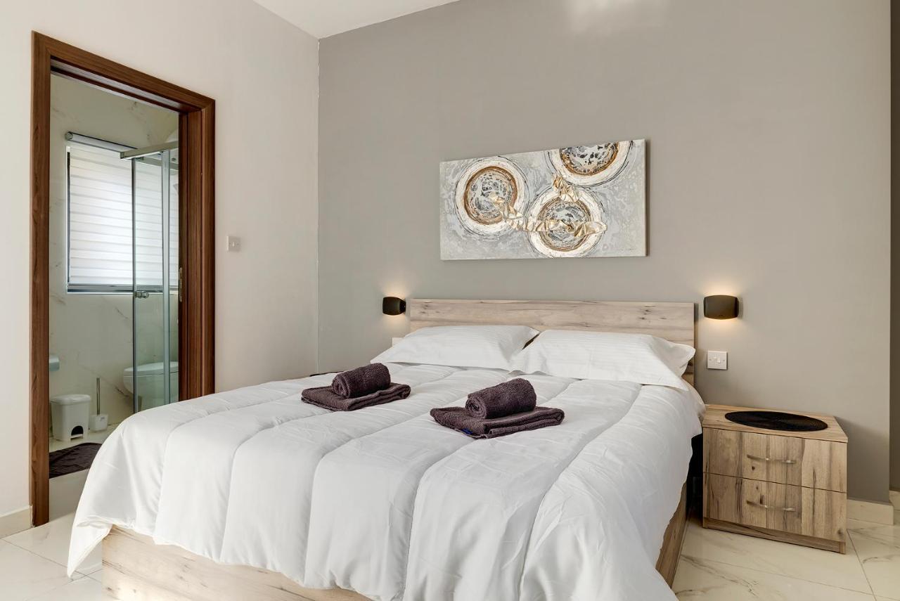 Apartamento Chic 2Br Penthouse Steps From The Promenade Sliema Exterior foto