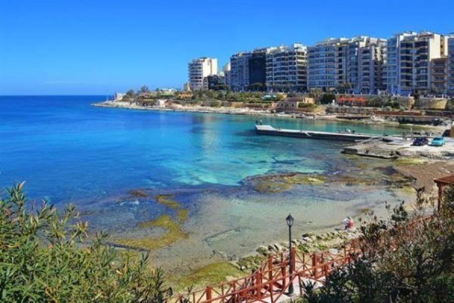 Apartamento Chic 2Br Penthouse Steps From The Promenade Sliema Exterior foto