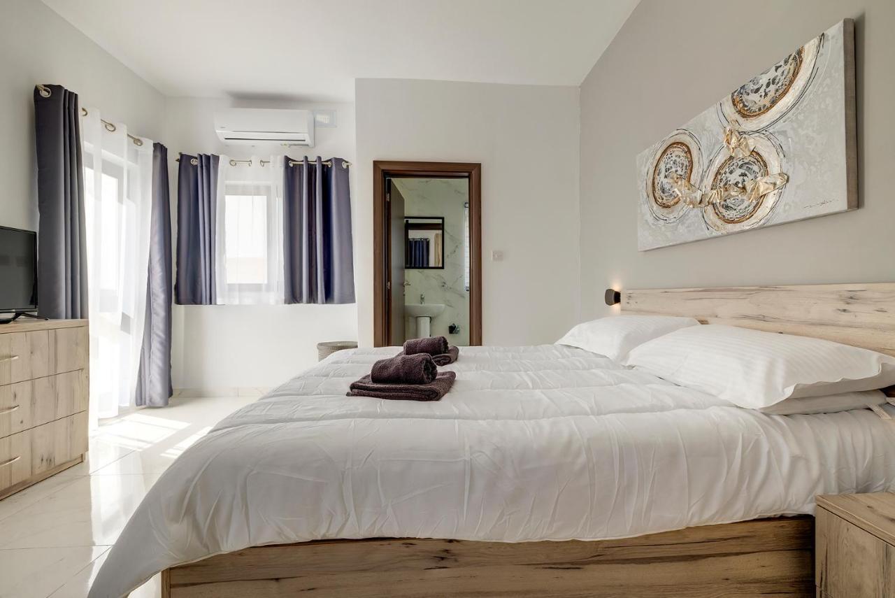 Apartamento Chic 2Br Penthouse Steps From The Promenade Sliema Exterior foto