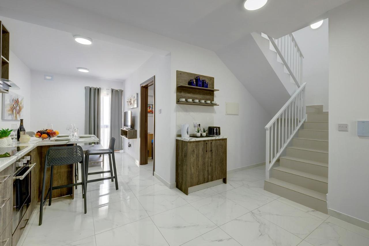 Apartamento Chic 2Br Penthouse Steps From The Promenade Sliema Exterior foto