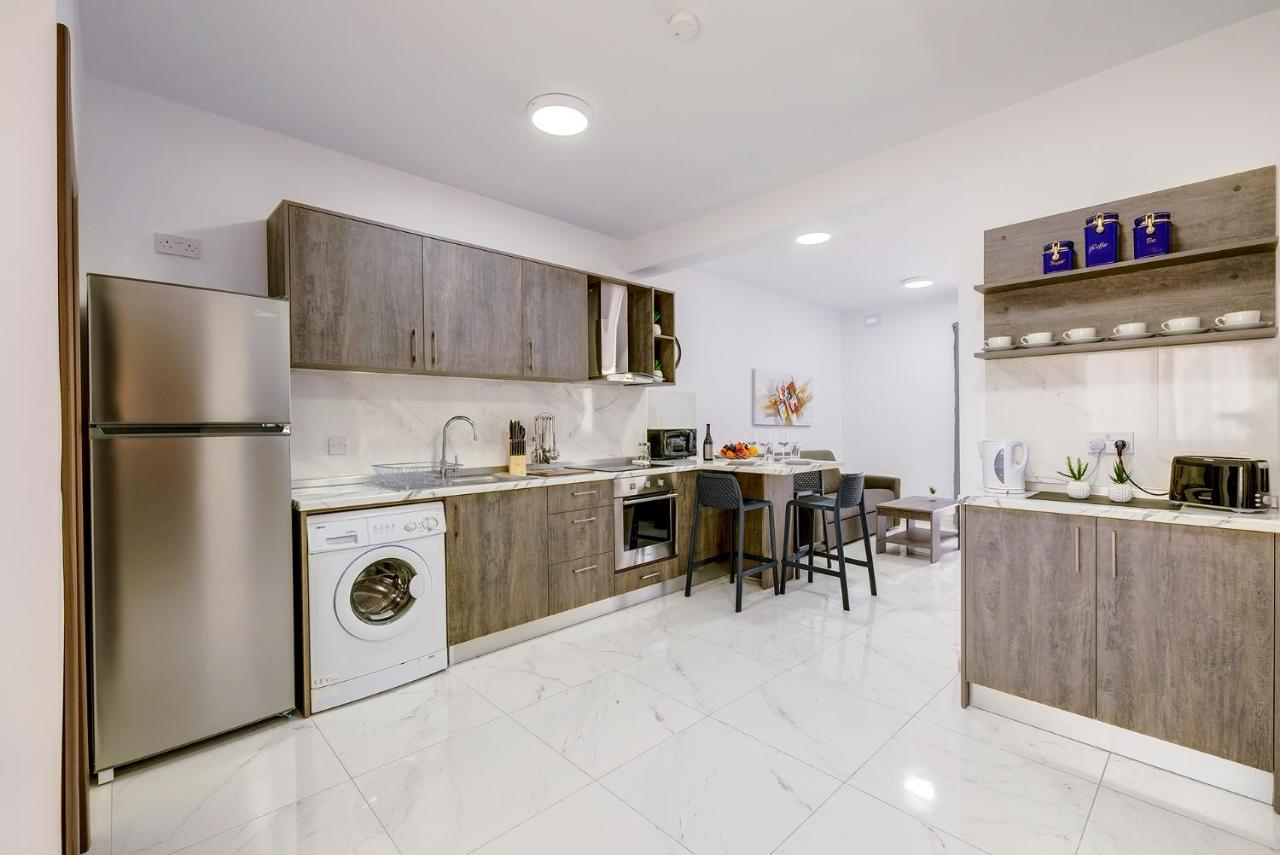 Apartamento Chic 2Br Penthouse Steps From The Promenade Sliema Exterior foto