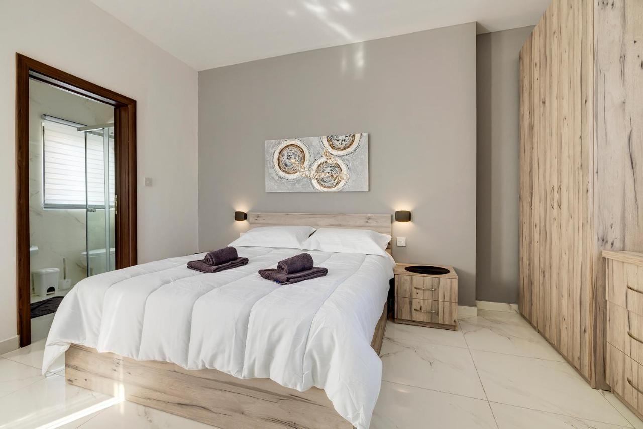 Apartamento Chic 2Br Penthouse Steps From The Promenade Sliema Exterior foto