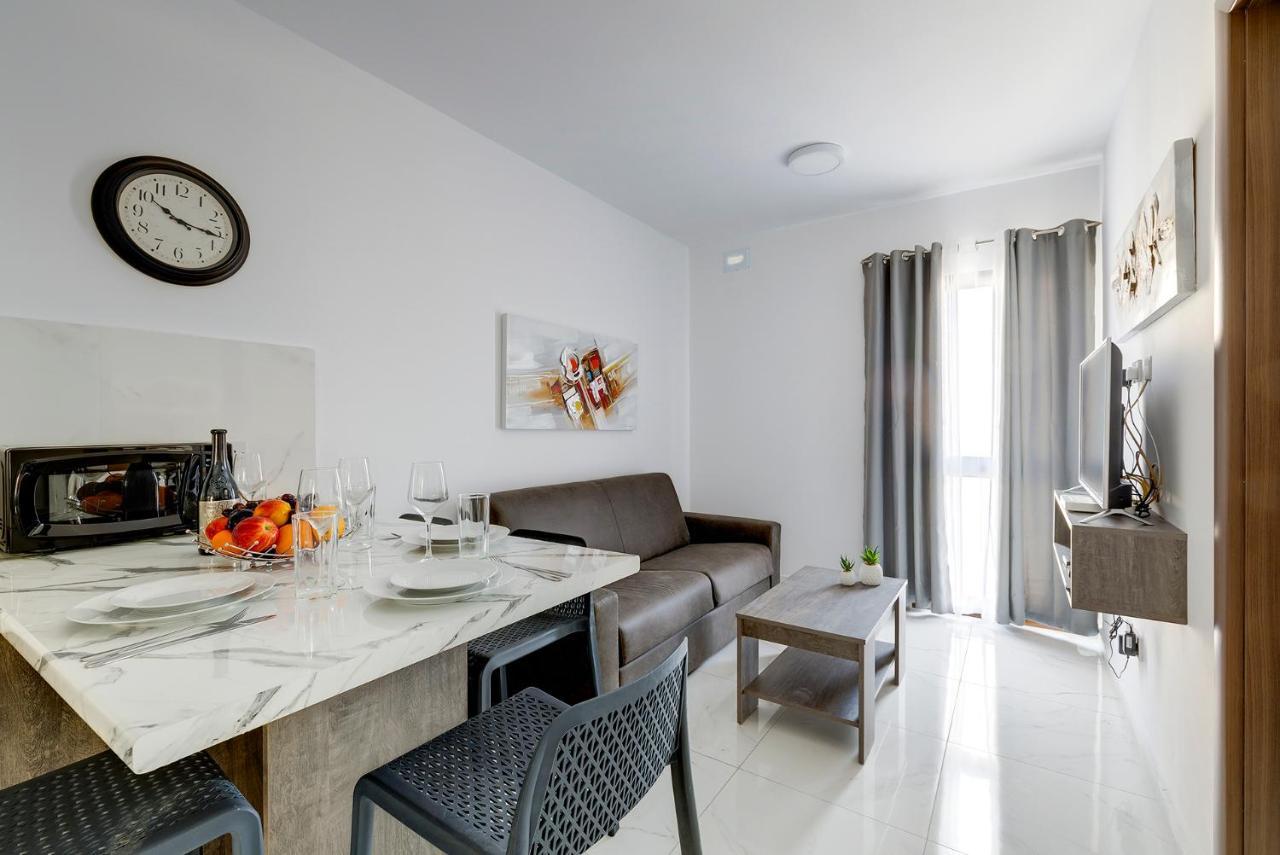 Apartamento Chic 2Br Penthouse Steps From The Promenade Sliema Exterior foto