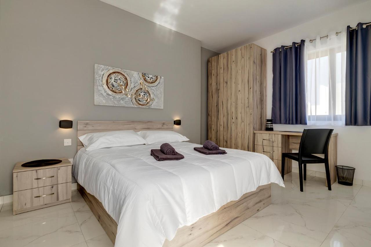 Apartamento Chic 2Br Penthouse Steps From The Promenade Sliema Exterior foto