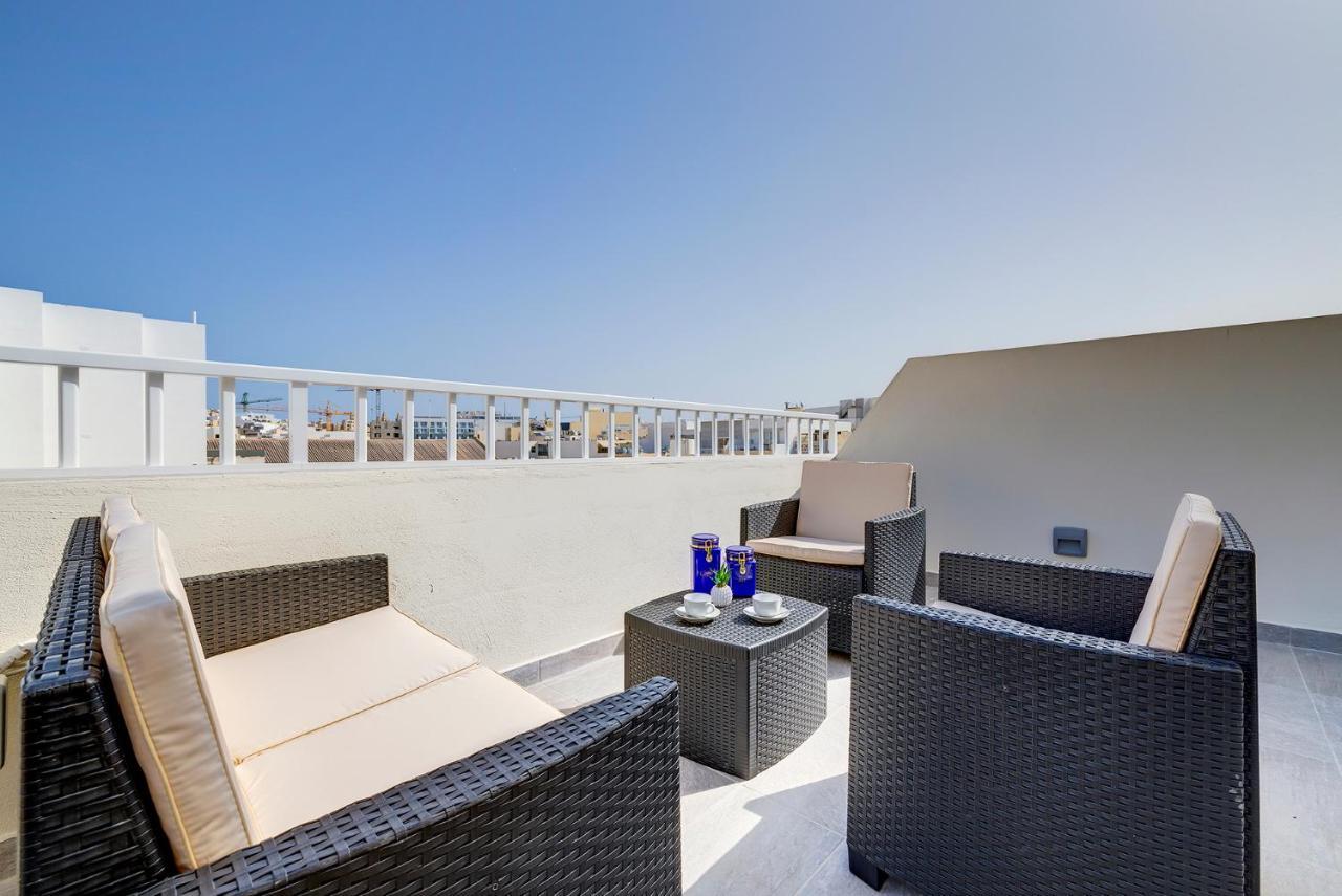 Apartamento Chic 2Br Penthouse Steps From The Promenade Sliema Exterior foto