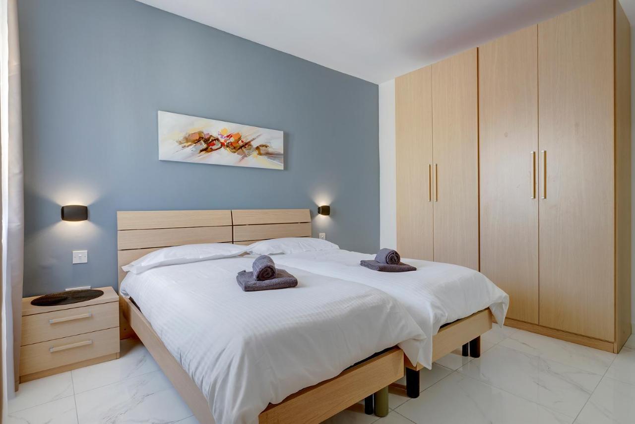 Apartamento Chic 2Br Penthouse Steps From The Promenade Sliema Exterior foto